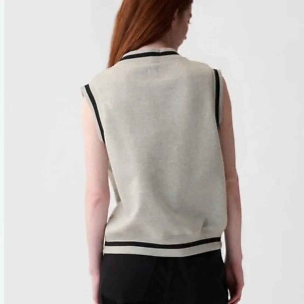 GAP Gray V-Neck Sweater Vest - Picture 9 of 12
